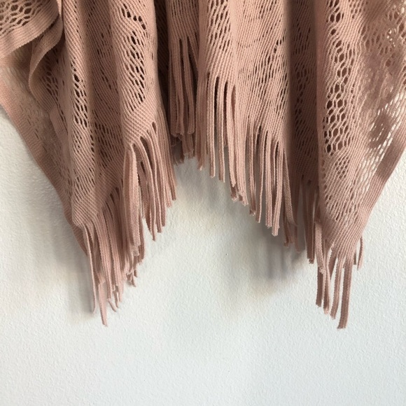 Woolworths delicate crochet lace fringe shawl open cardigan blush pink OS - Picture 3 of 7